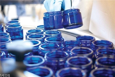 英國NYR適合誰用？Neal's Yard王牌產(chǎn)品盤點與玻璃瓶背后的純凈哲學